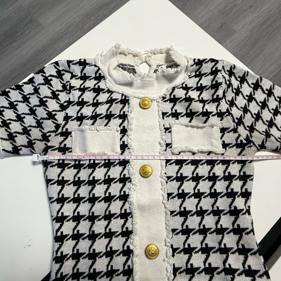 Gray and Black Patterned Sweater - Picture 6 of 8